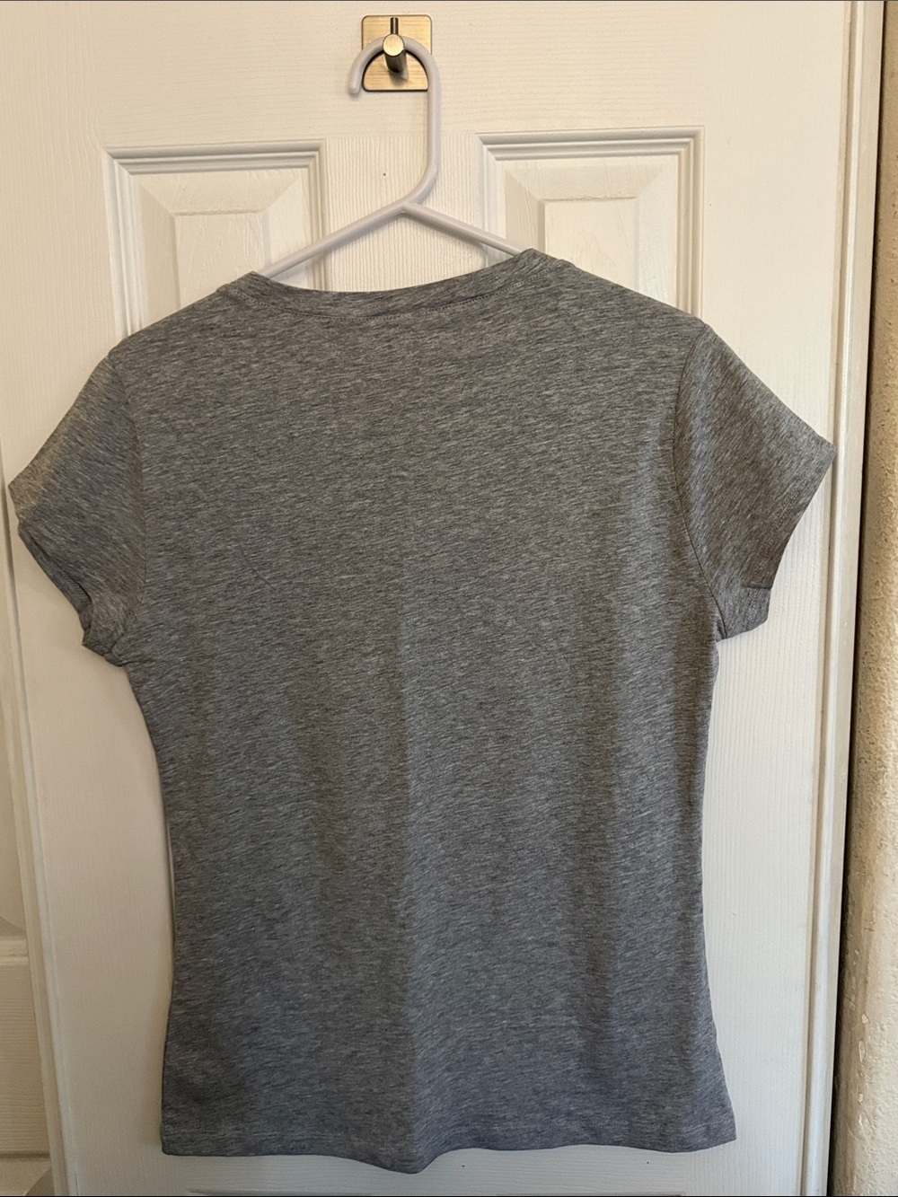 Gray V-Neck Tee with Colorful Rainbow Lips Graphic - Picture 6 of 6